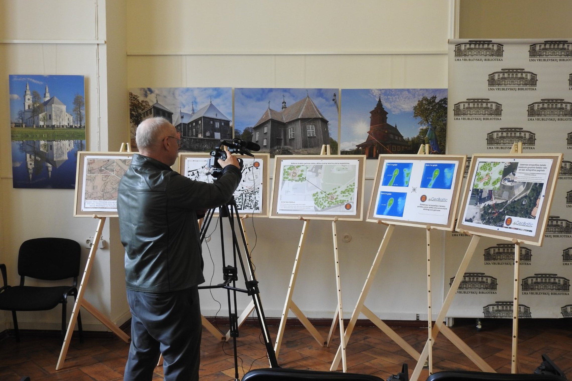 Filmuojami Vilniaus Žemutinės pilies gynybinės sienos atradimai: geofiziniais tyrimais aptikto sienos rytinio bokšto pristatymas.