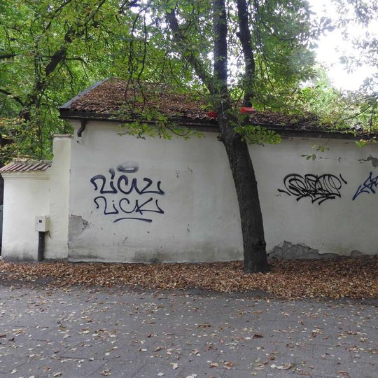 Terlionės ant Kirdėjų rūmų tvoros.