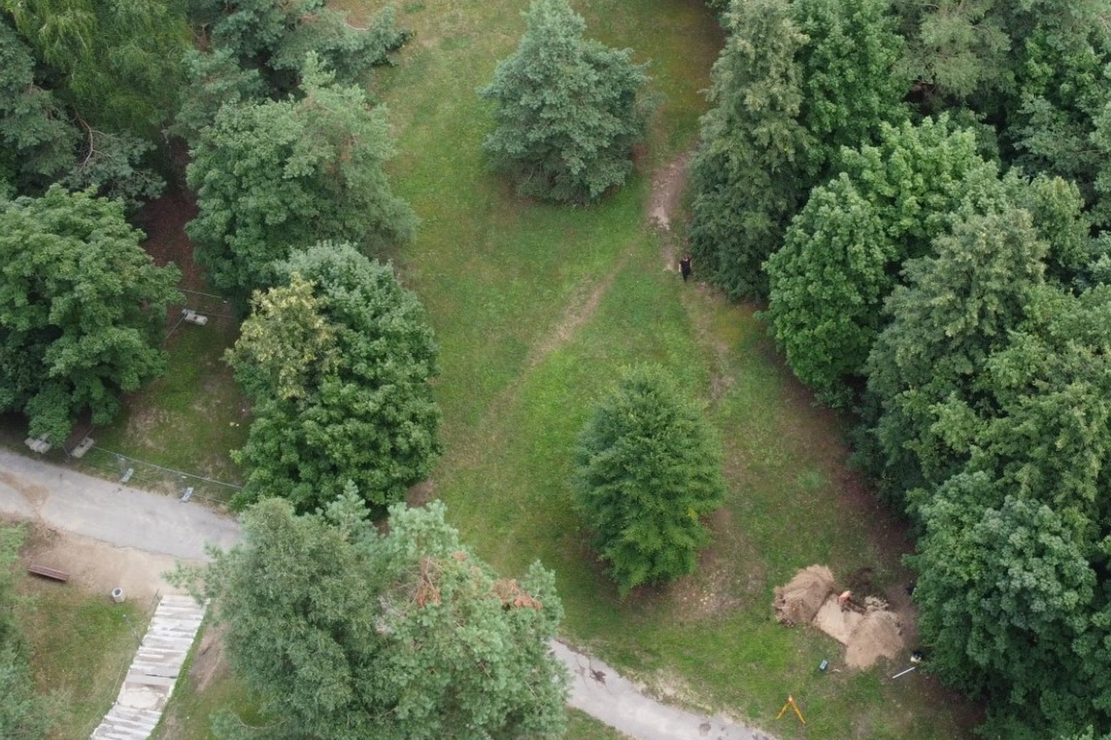 Kalnų parke, aplink Karigailos kalną, burzgia ne tik statybinė technika, bet ir tyliai kasa archeologai. Čia pradėti tirti žvalgomieji šurfai, siekiant išsiaiškinti, kokiame gylyje yra archeologinis sluoksnis, koks jo išlikimo laipsnis ir pobūdis.