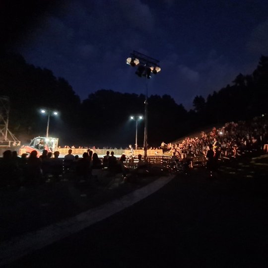 Du vyrai ir viena mašina. Geležies ir kūno kontrastas, roboto inteletas ir emocijos.
