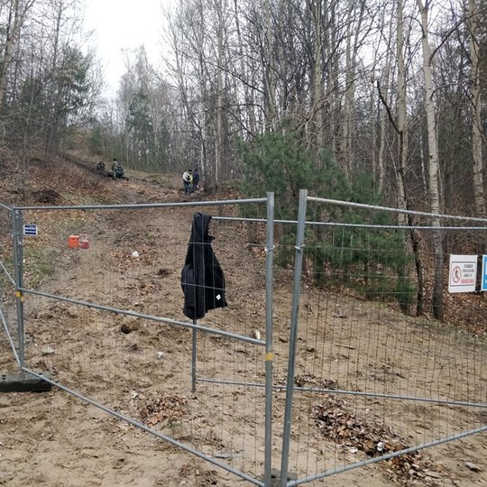 Metaline tvora aptverta vieta, kurioje buvo Bekešo kalno laiptai. Jų nebėra, išardyti. Vyksta laiptų remonta.