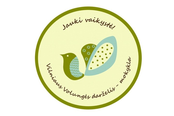Vilniaus Volungės darželio-mokyklos apvalus logotipas. Jame pavaizduotas stilizuotas paukštis.