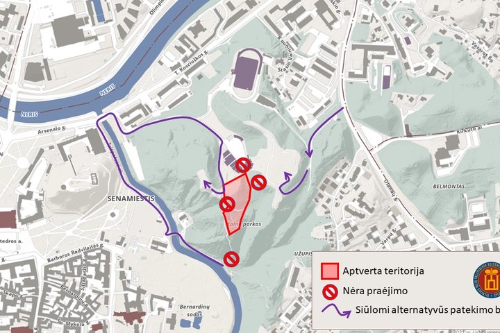 Kalnų parke, netoli Trijų Kryžių paminklo, aptverta pirmoji statybvietė. Čia rangovas planuoja pradėti tvarkymo darbus.