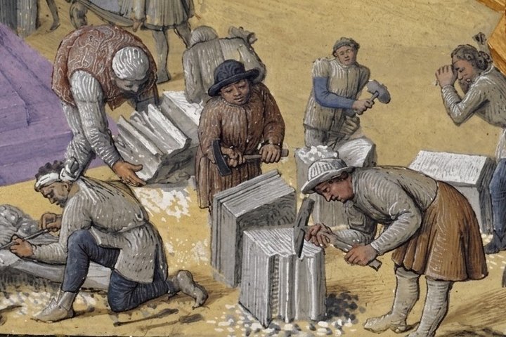 Viduramžių miniatiūra, vaizduojanti akmentašius, plaktukais ir kaltais apdirbančius akmens blokus.
