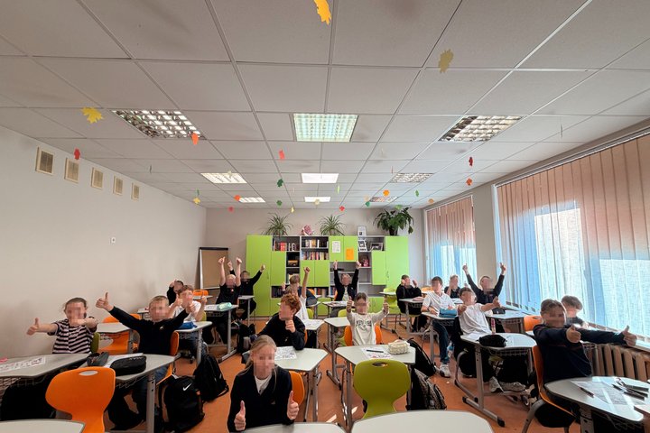 Šalčininkų Jono Sniadeckio gimnazijos 6a, 6b ir 6c klasių mokiniai edukacijos „Didieji Lietuvos kunigaikščiai“ metu klausosi pasakojimo apie Lietuvos valdovus, dalyvauja užduotyse ir susipažįsta su Lietuvos Didžiosios Kunigaikštystės istorija.