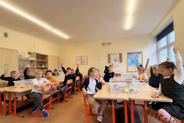 Lietuvos tūkstantmečio gimnazijos pradinukai edukacijos metu kuria pilių maketus, tyrinėja piliakalnių istoriją ir susipažįsta su senovės Lietuvos gyvenimu.