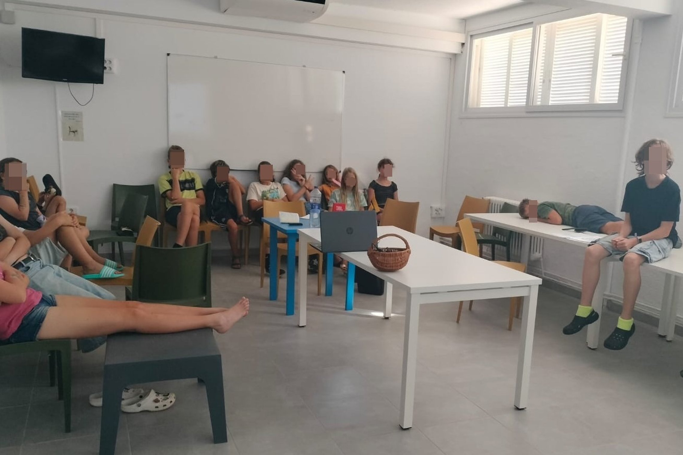 Ispanijos lietuvių bendruomenės nariai dalyvauja edukacijoje „Piliakalniai – ant kalnų gimusi galia“, susipažįsta su Lietuvos piliakalnių istorija, jų gynybine reikšme ir kultūriniu paveldu, aktyviai atlieka edukacines užduotis bei diskutuoja apie Lietuvo